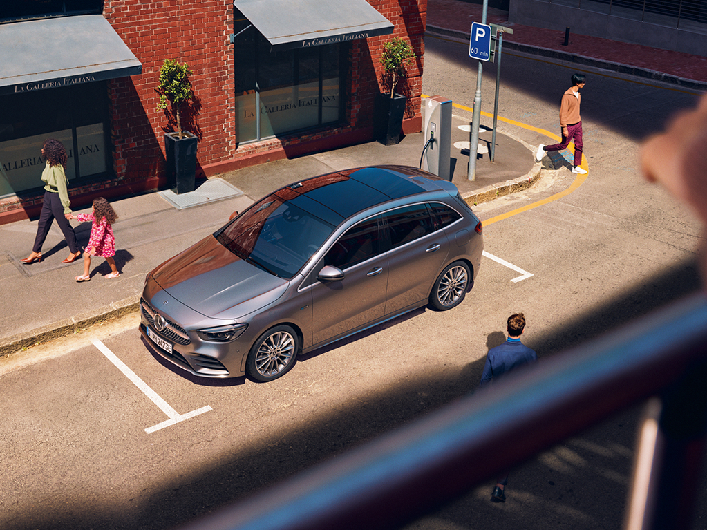 De afbeelding toont de Mercedes-Benz A-Klasse B-Klasse.