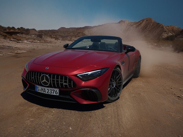 Vue 3/4 avant de la Mercedes-AMG Roadster.