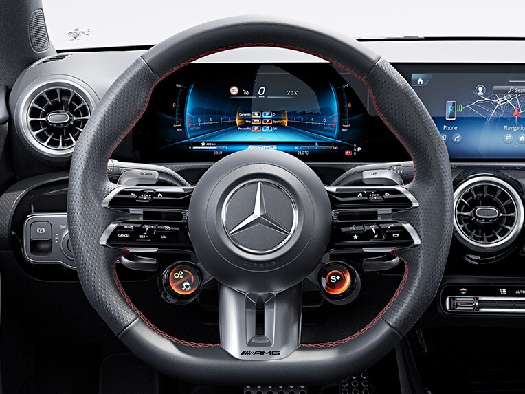 Das AMG Performance Lenkrad in Leder Nappa in der Mercedes-AMG A-Klasse.