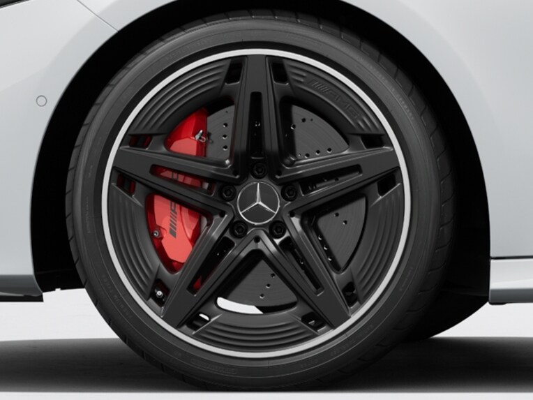 Die 48,3 cm (19") AMG Leichtmetallräder im 5-Doppelspeichen-Design der A-Klasse von Mercedes-AMG.