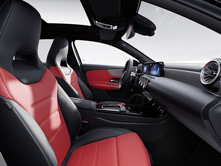 L'intérieur de la Classe A de Mercedes-Benz avec AMG Line.