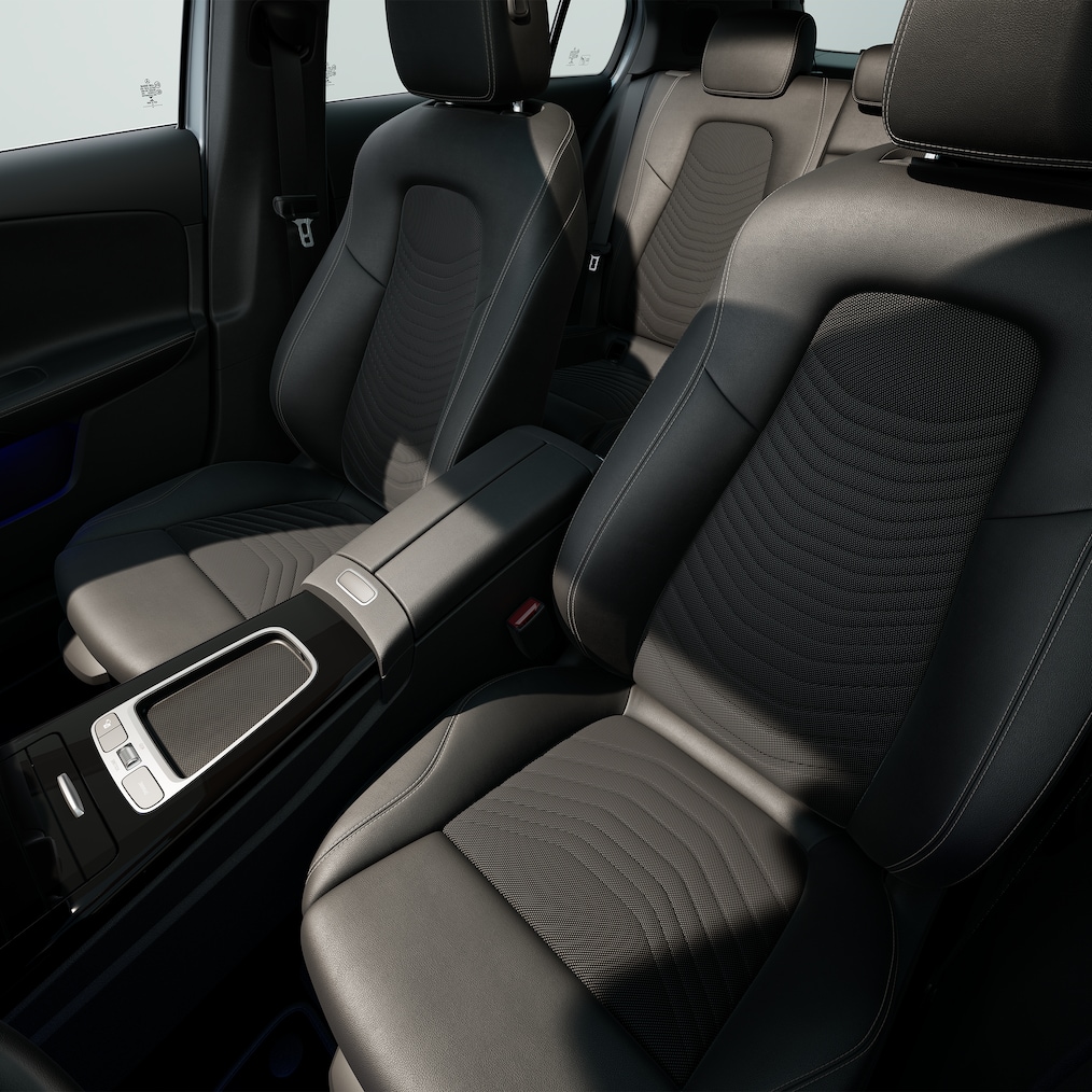 Innenraum der Mercedes-Benz A-Klasse mit Schwerpunkt auf der Medienausstattung.