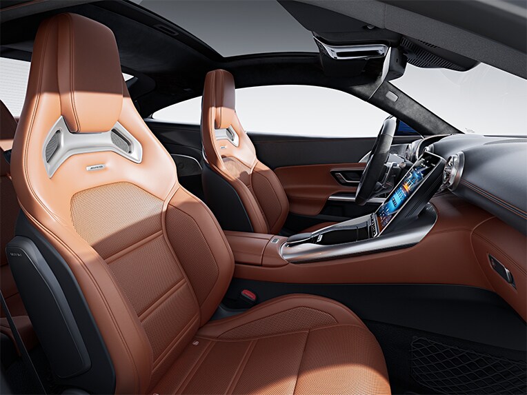 Le Pack Sièges multicontours dans la Mercedes-AMG GT Coupé.