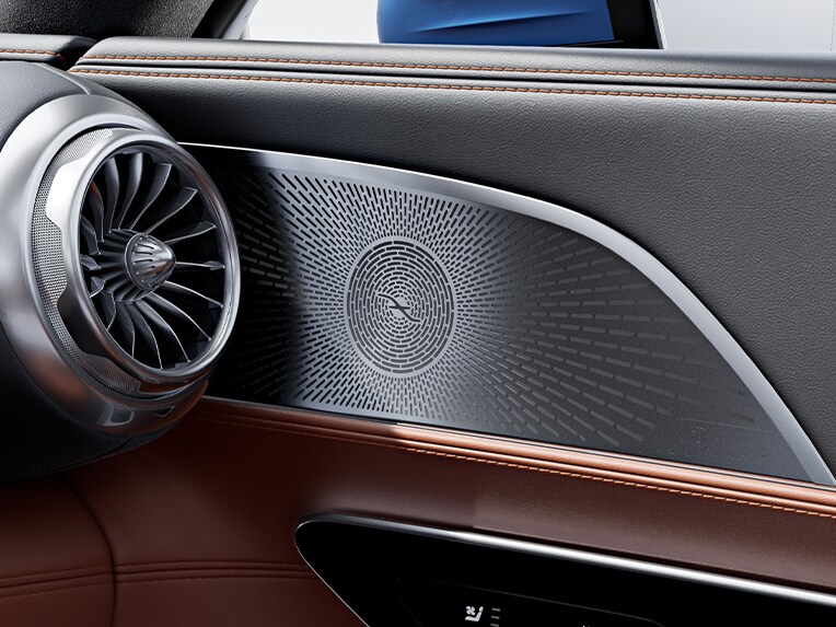 Le système de sonorisation surround Burmester® 3D haut de gamme dans la nouvelle Mercedes-AMG GT Coupé.