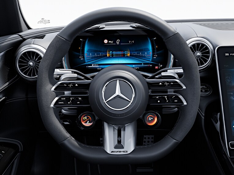 Le volant Performance AMG en cuir Nappa/microfibre MICROCUT dans la Mercedes-AMG GT Coupé.