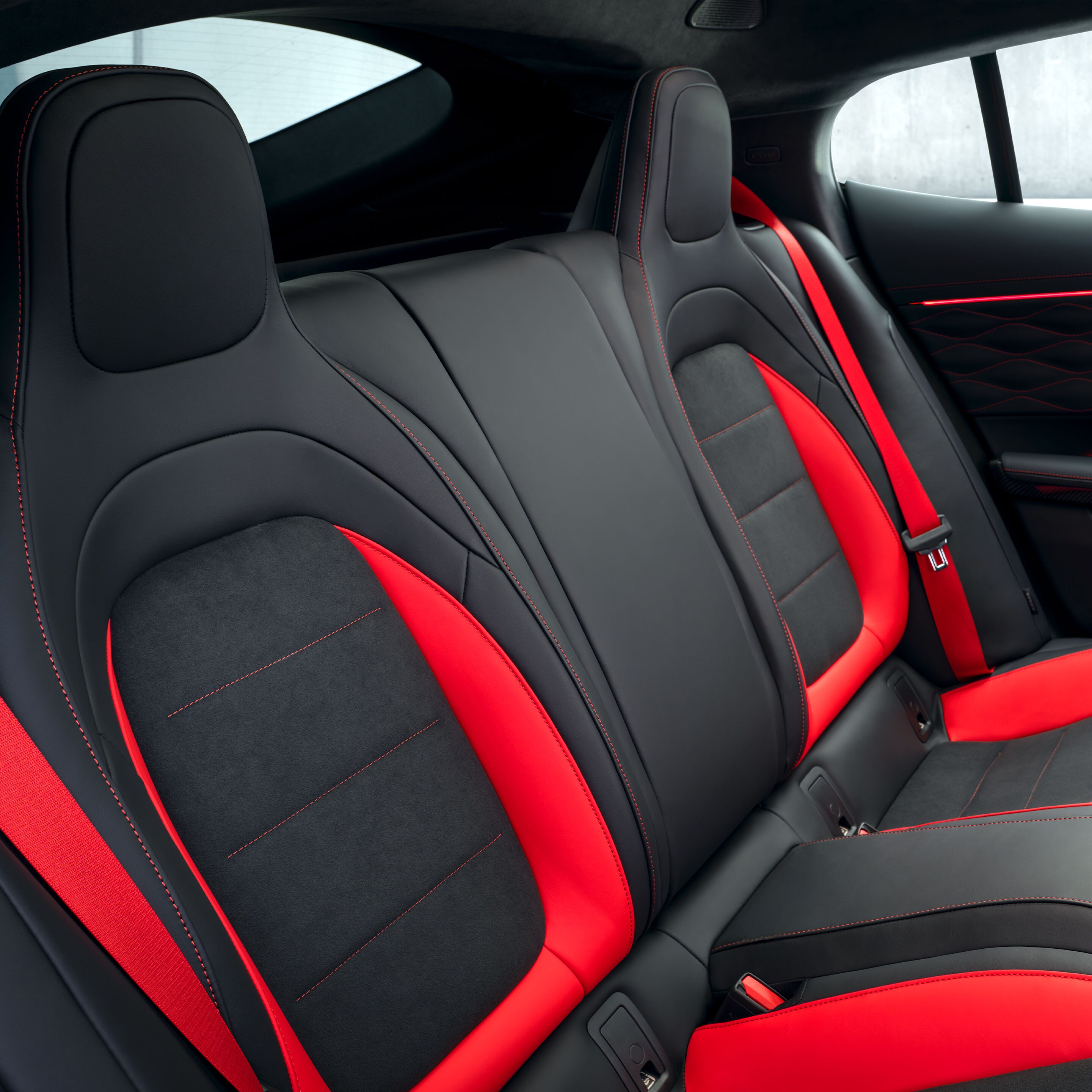 Confort des sièges arrière dans le nouveau GT Coupé 4-portes de Mercedes-AMG.