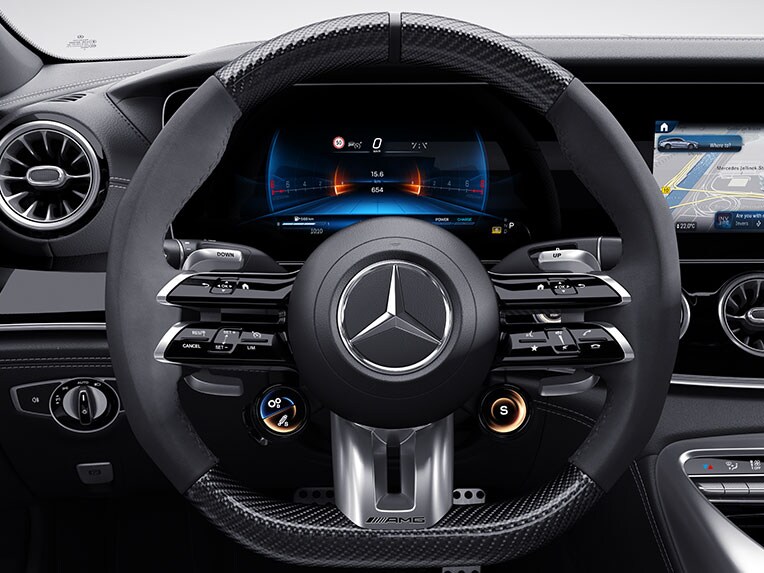Le volant Performance AMG en finition carbone / microfibre MICROCUT de la Mercedes-AMG GT 63 S E PERFORMANCE.
