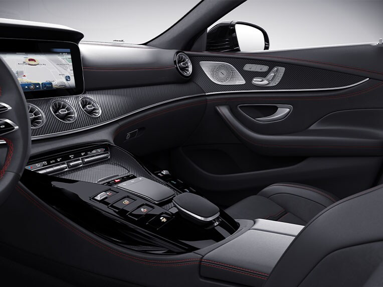 Les inserts décoratifs AMG en carbone mat de la Mercedes-AMG GT 63 S E PERFORMANCE.