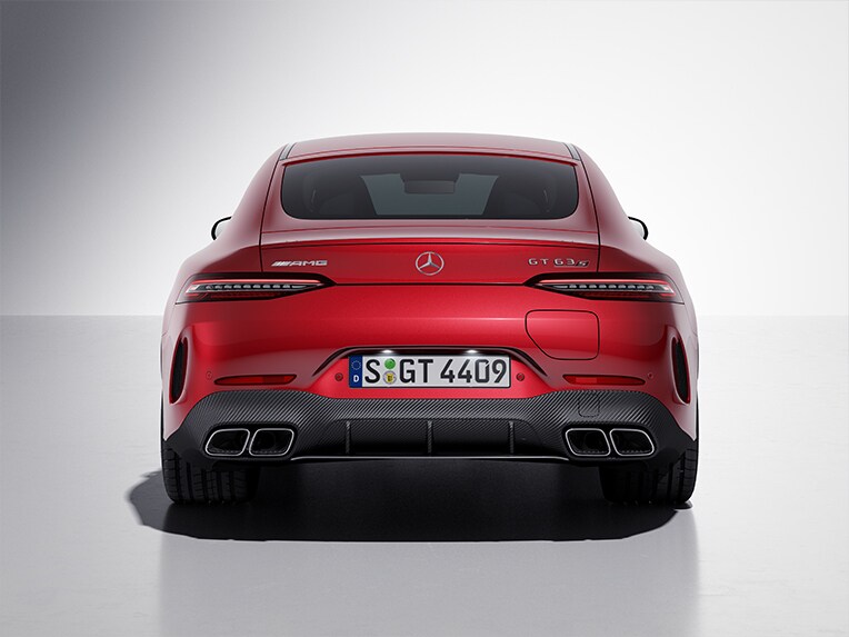 La Mercedes-AMG GT 63 S E PERFORMANCE avec Pack Carbone Extérieur AMG.