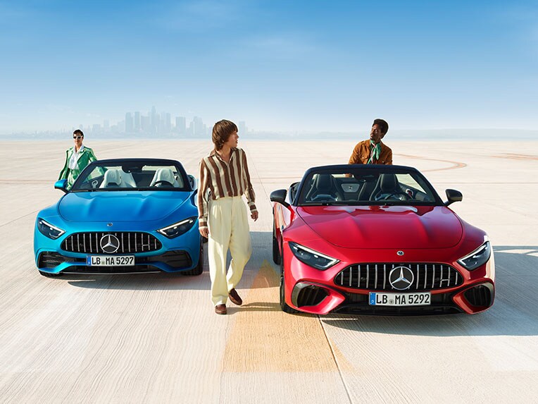 Ein Gruppenmotiv des Mercedes-AMG SL Roadsters.