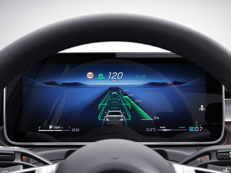 L'assistant de régulation de distance DISTRONIC actif à bord de la Mercedes-Benz Classe C Break.