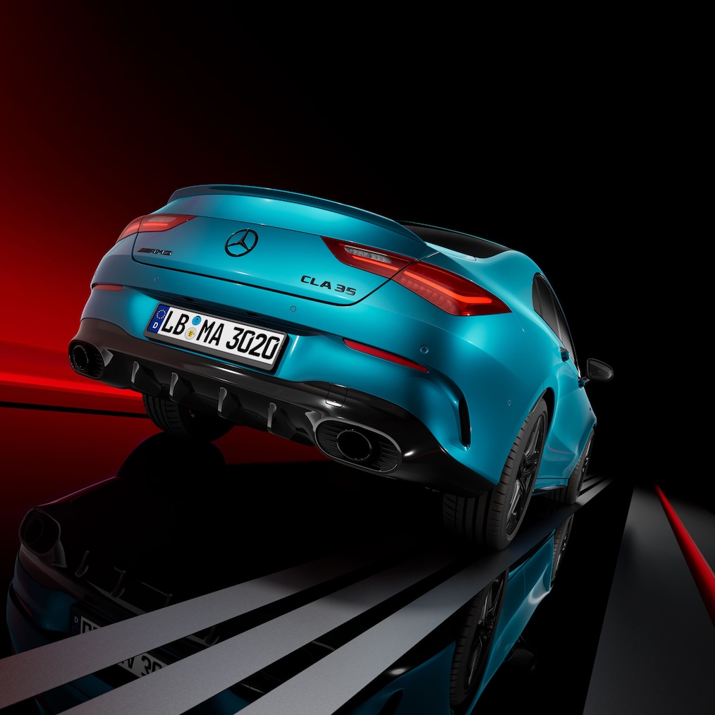 Vordere Seitenansicht eines Mercedes-AMG CLA 35 4MATIC Coupés.