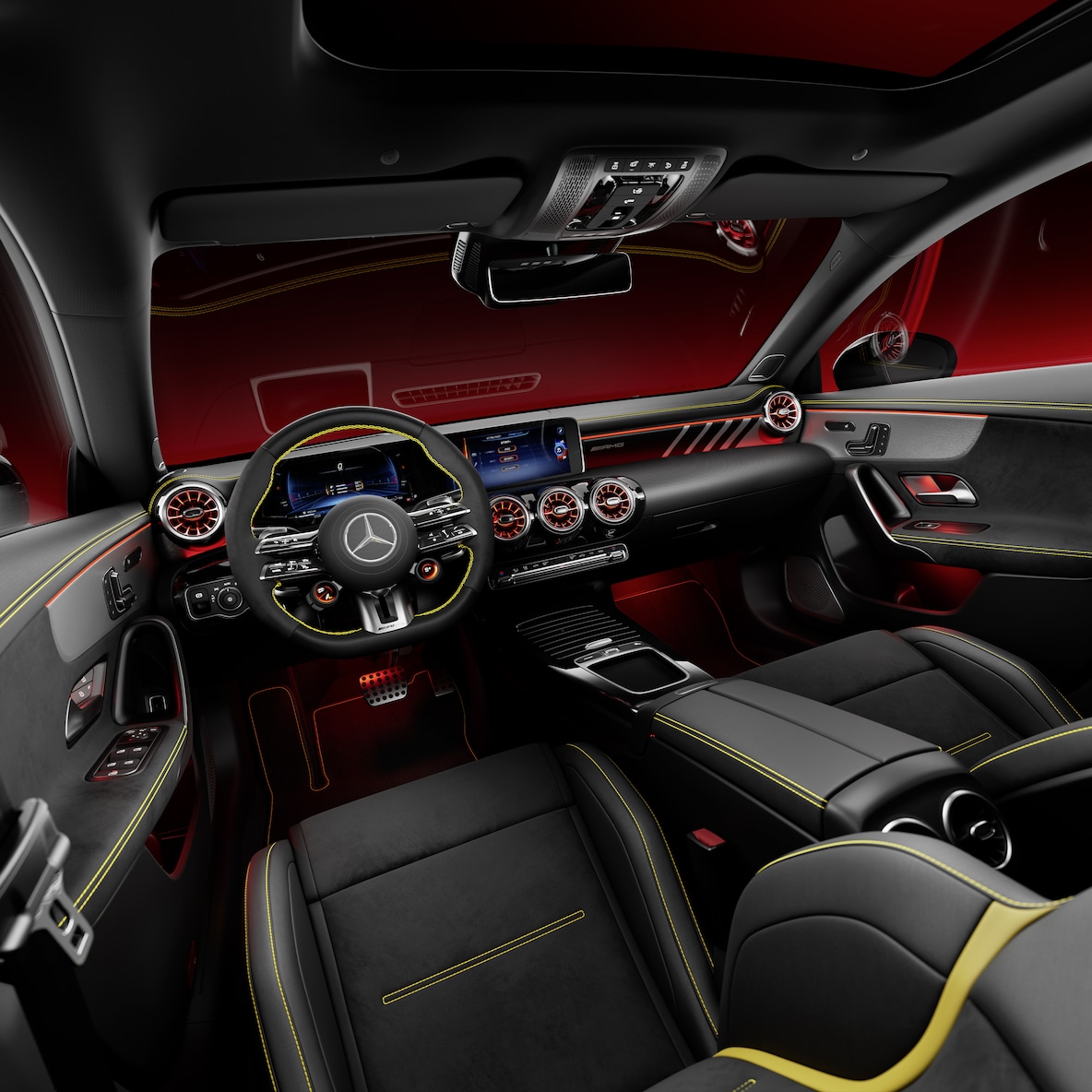 Das Interieur des Mercedes-AMG CLA Coupés mit AMG Performance Sitzen und AMG Performance Lenkrad.