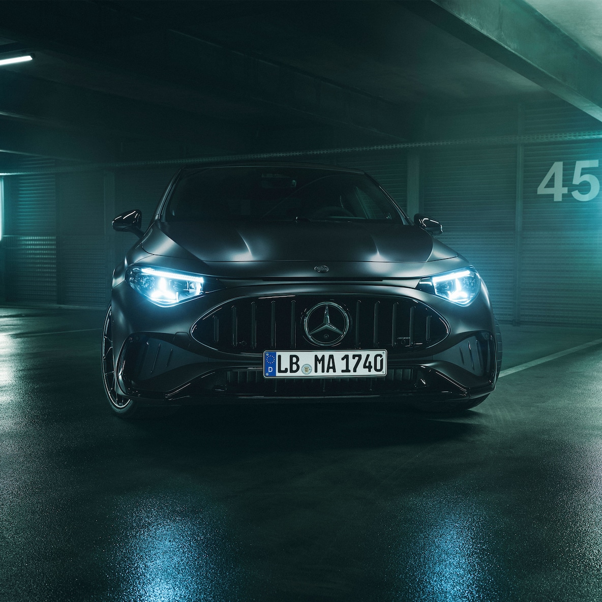 La partie avant spécifique à AMG du tout nouveau Mercedes-AMG CLA 45 4MATIC+ électrique.