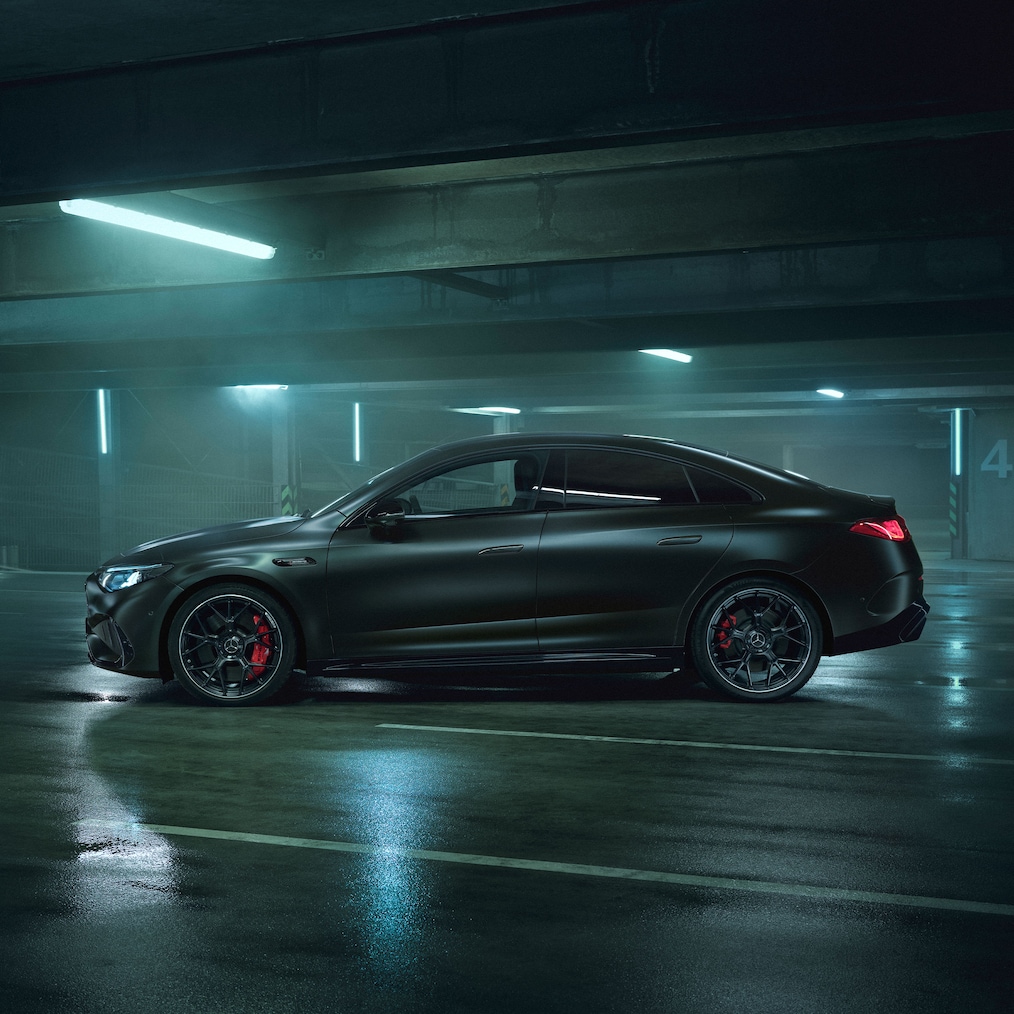 La finition gris graphite magno MANUFAKTUR du tout nouveau Mercedes-AMG CLA 45 4MATIC+ électrique.
