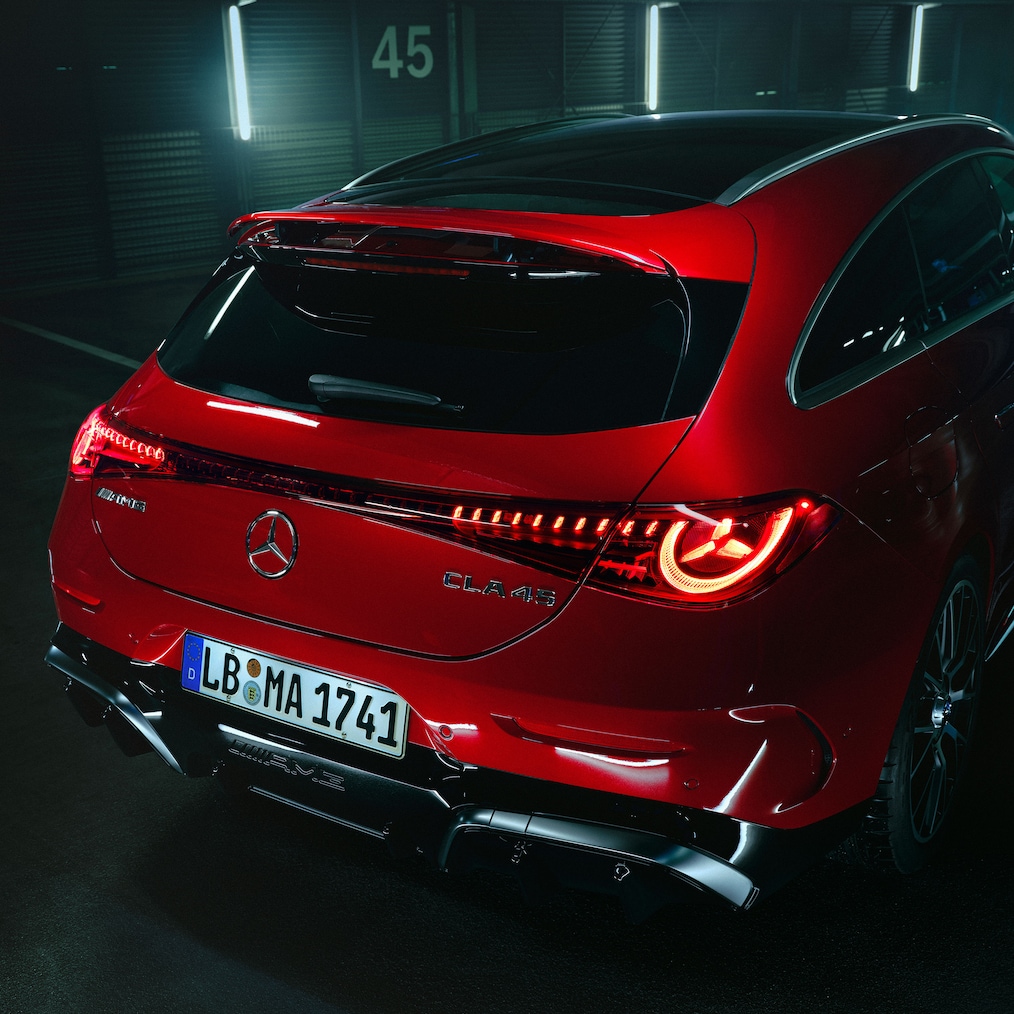 Das AMG-spezifische Heck des komplett neuen elektrischen Mercedes-AMG CLA 45 4MATIC+ Shooting Brake.