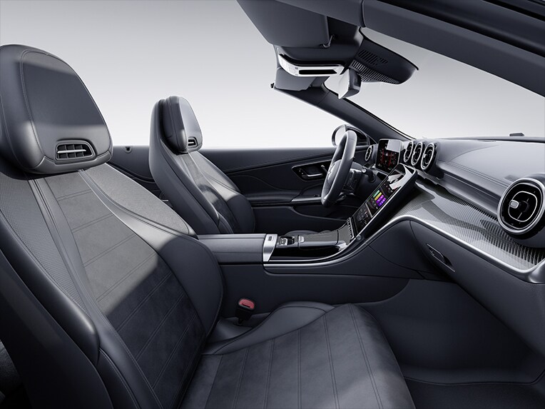 L'équipement AMG Line intérieur du CLE Cabriolet de Mercedes-Benz.