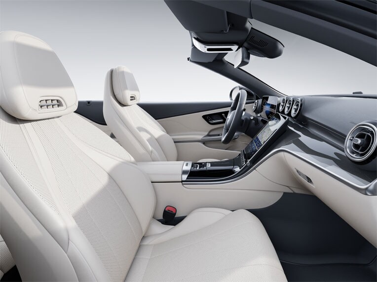 L'équipement AVANTGARDE intérieur du CLE Cabriolet de Mercedes-Benz.