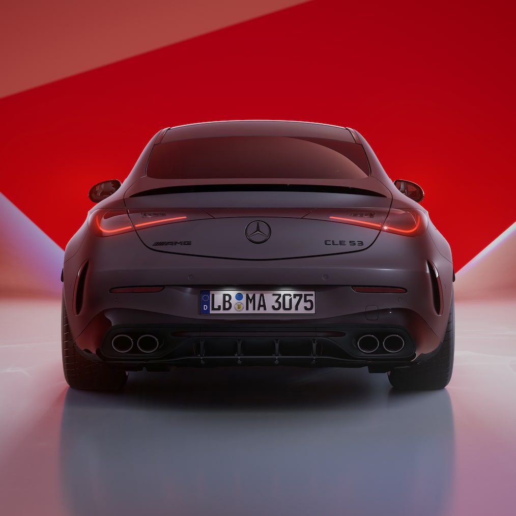 Vue de trois quarts avant (ou arrière) de la Mercedes-AMG CLE 53 4MATIC+ Coupé.
