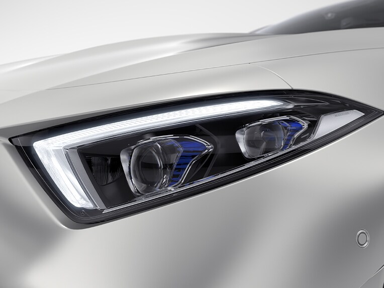Les feux de route ULTRA RANGE dans la Mercedes-Benz CLS.
