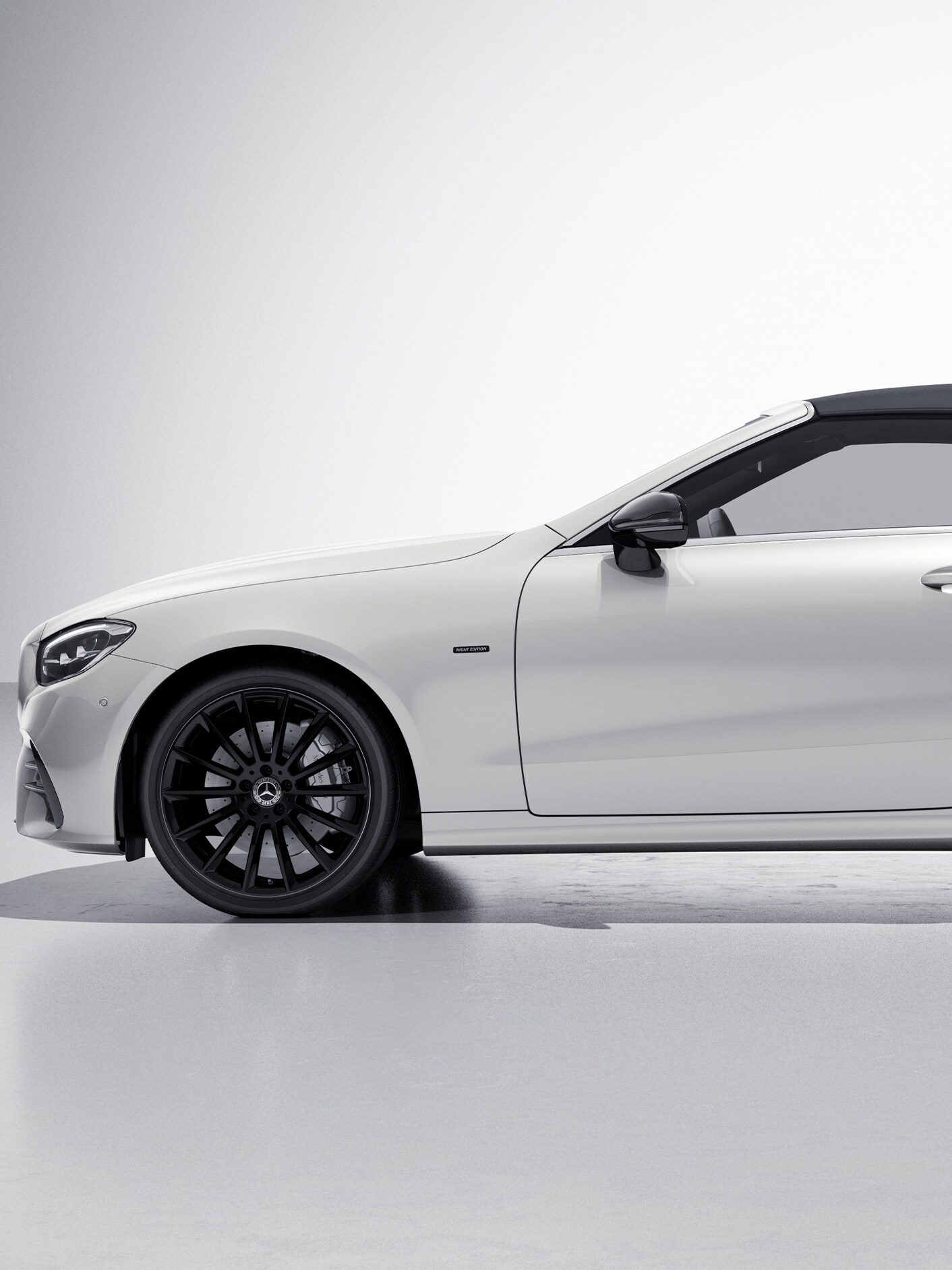 L'extérieur de la Night Edition de la Mercedes-Benz Classe E Cabriolet.