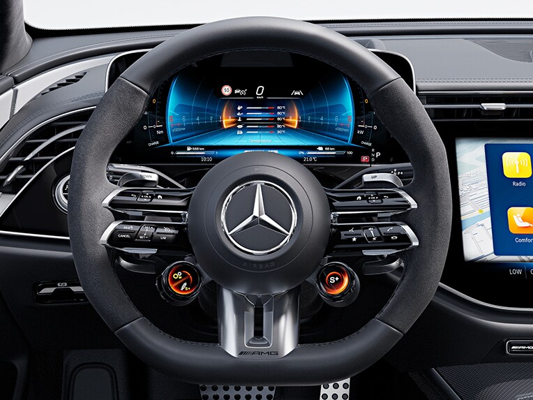 AMG Performance Lenkrad in Nappaleder / Mikrofaser MICROCUT im Mercedes-AMG E-Klasse T-Modell.