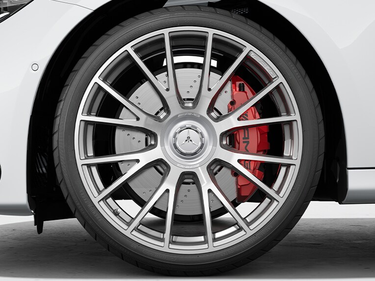 Das AMG DYNAMIC PLUS-Paket des Mercedes-AMG E-Klasse T-Modells.