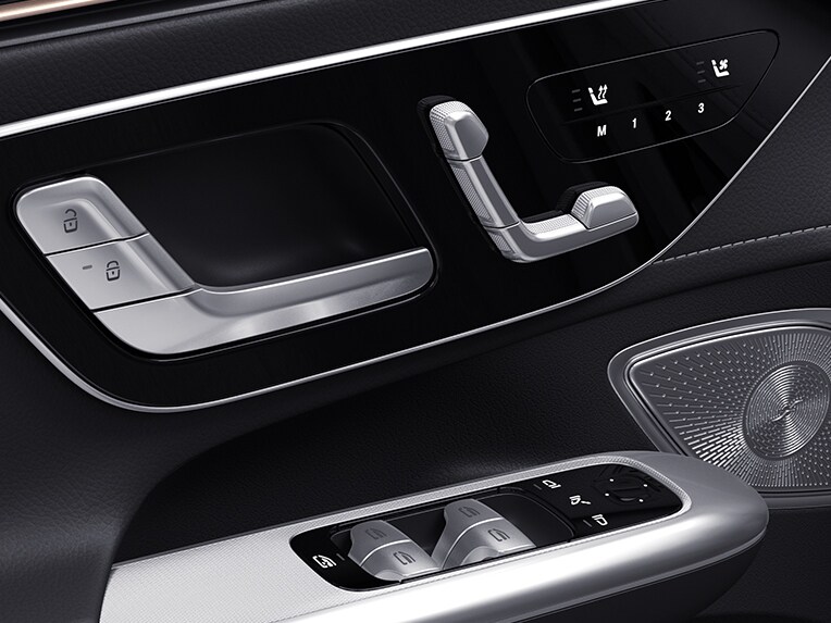 Eine Veranschaulichung des Memory-Paket in der Mercedes EQE Limousine.