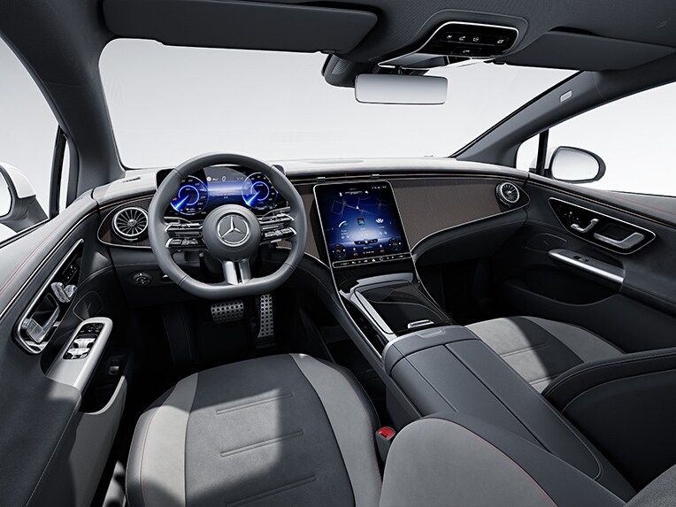 Die Mercedes EQE Limousine mit AMG Line Interieur.
