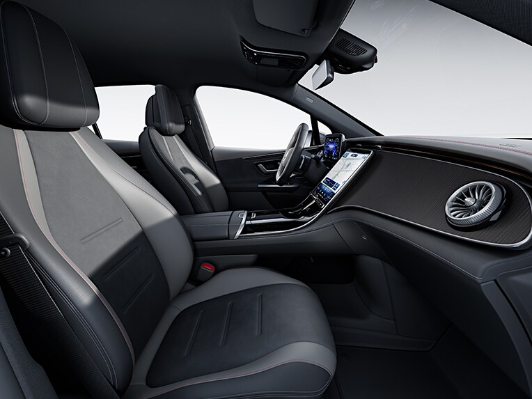 Das Interieur des neuen Mercedes EQE SUV in der Ausstattungslinie AMG Line Interieur.