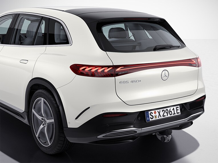 Das EQS SUV Heck mit Anhängevorrichtung mit ESP® Anhängerstabilisierung.