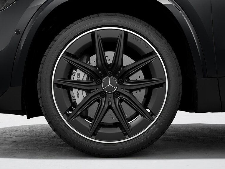 Les jantes alliage AMG de 50,8 cm (20") à 5 doubles branches pour la Mercedes-AMG GLA.