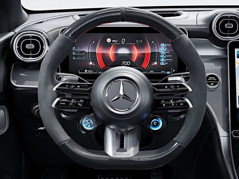 Das AMG Performance Lenkrad in Carbon-Design / Mikrofaser MICROCUT im Mercedes-AMG GLC Coupé.