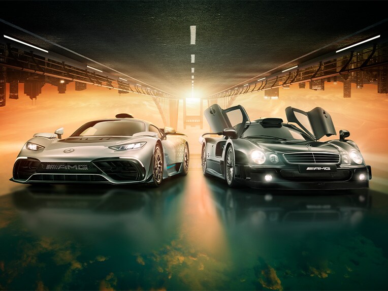 Ein Gruppenmotiv mit verschiedenen Mercedes-AMG Fahrzeugen.