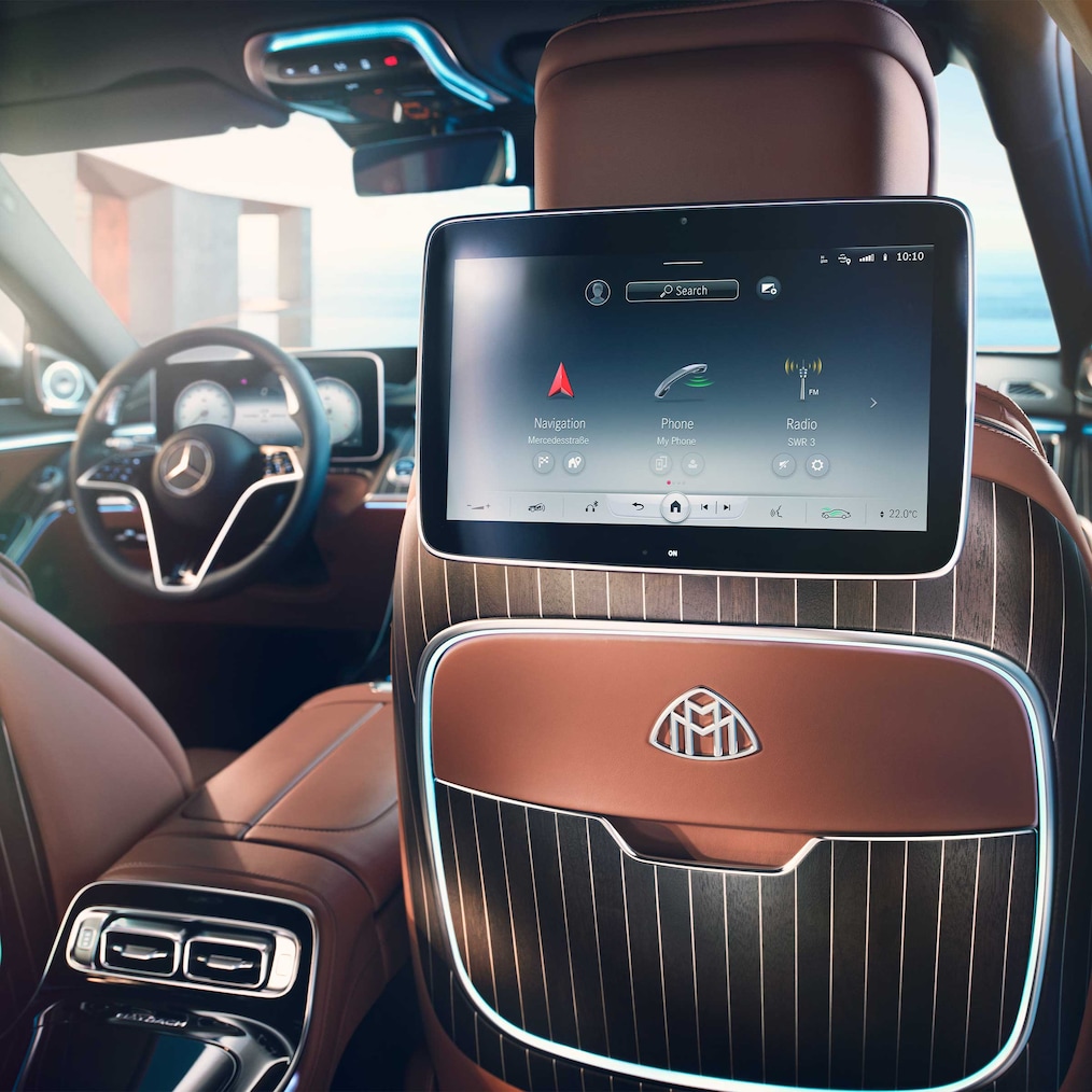 Die MANUFAKTUR Sitzlehnenverkleidung der Mercedes-Maybach S-Klasse.