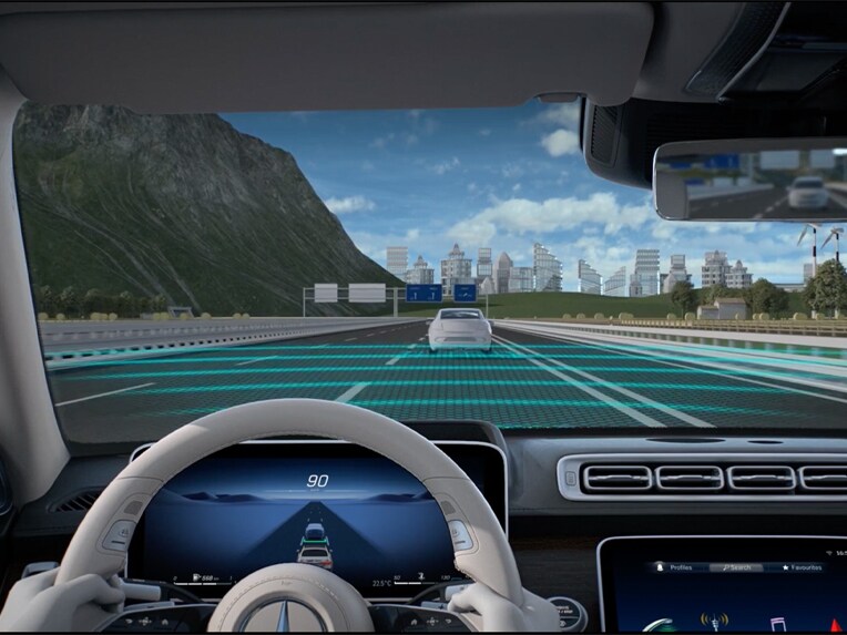Le fonctionnement de l'assistant de régulation de distance DISTRONIC actif de la Mercedes-Benz Classe S Berline version longue.