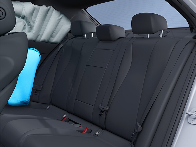 Airbags latéraux à l'arrière de la Mercedes-Benz Classe S Berline version longue.