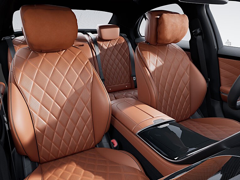 L'intérieur de la Mercedes-Benz Classe S Berline version longue avec AMG Line.