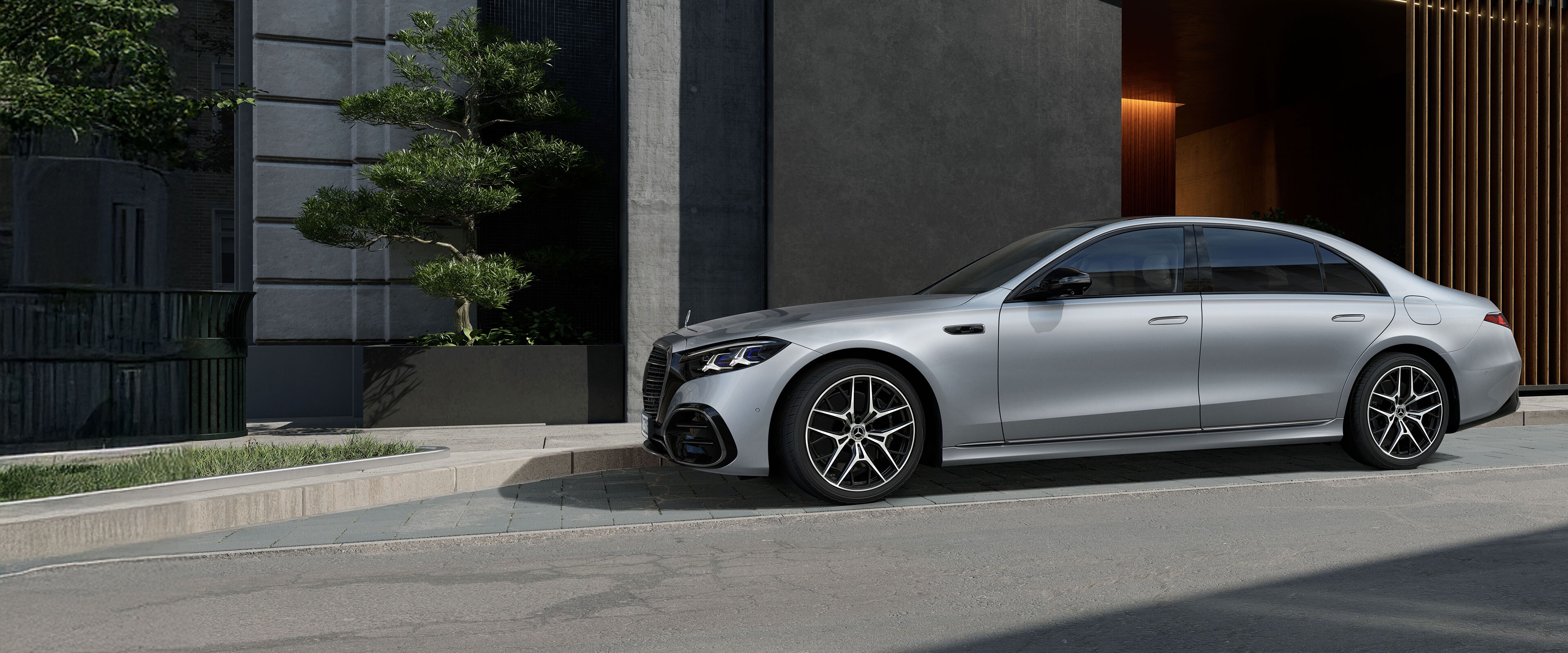 Die neue Mercedes-Benz S-Klasse Limousine lang in der Seitenansicht.