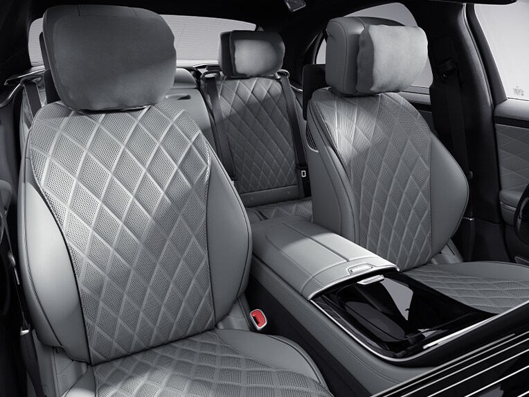 L'intérieur de la Mercedes-Benz Classe S Berline avec l'équipement de série.
