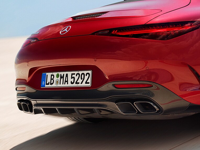 Der Mercedes-AMG SL Roadster in einer Heckansicht.