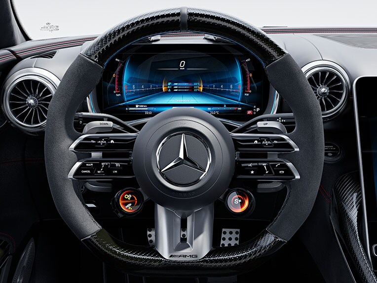Das AMG Performance Lenkrad in Carbon-Design / Mikrofaser MICROCUT im neuen Mercedes-AMG SL 63 S E PERFORMANCE.