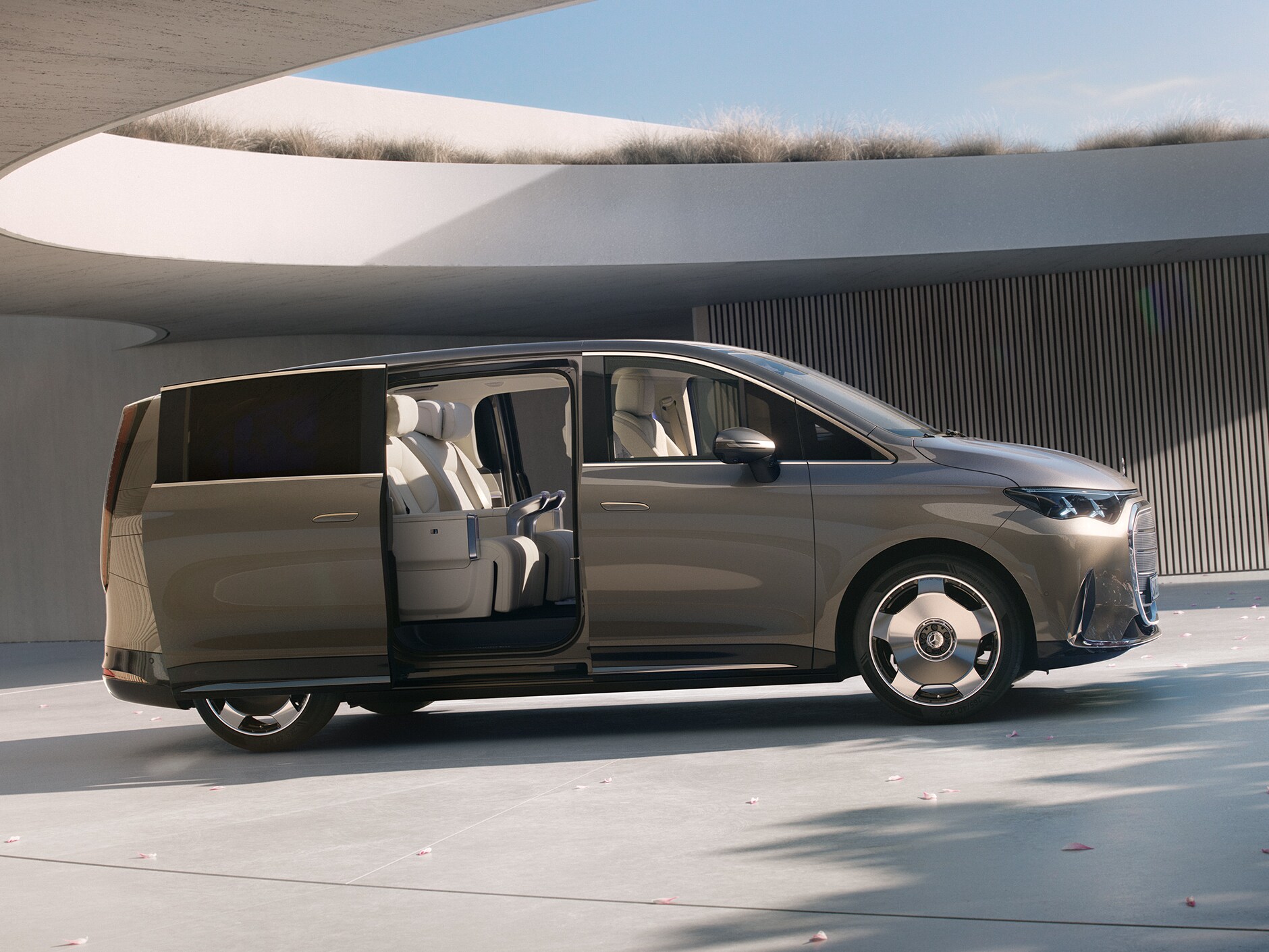 Die aerodynamische Silhouette des neuen VLE mit geöffneten Schiebetüren.