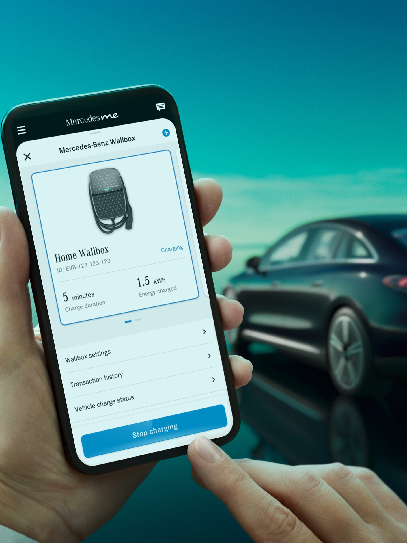 Das Bild zeigt die Heckansicht des Mercedes EQE.