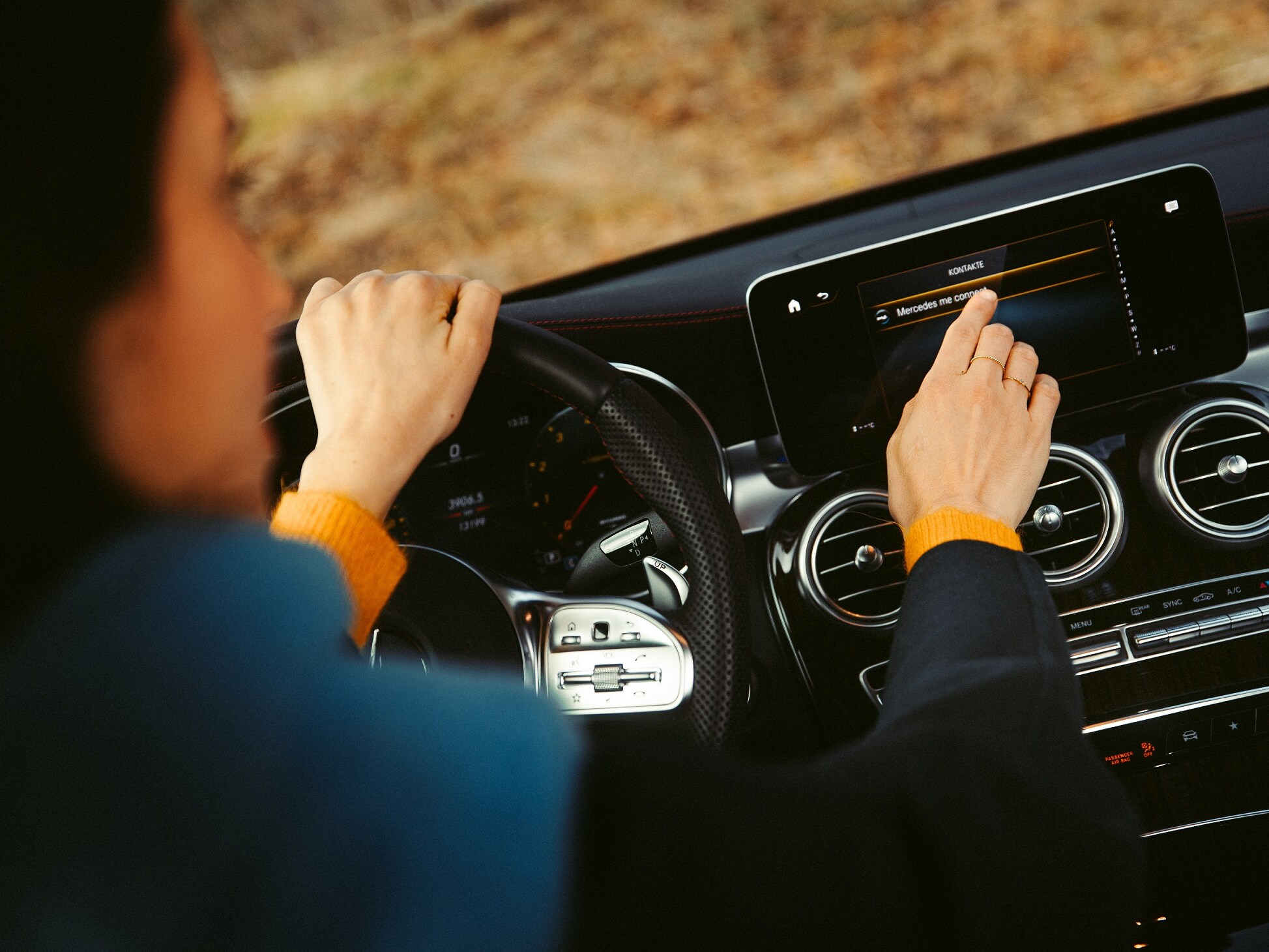 La touche Mercedes-Benz dans l’annuaire téléphonique du véhicule vous met en relation directement avec un interlocuteur S.A.V. Mercedes-Benz.