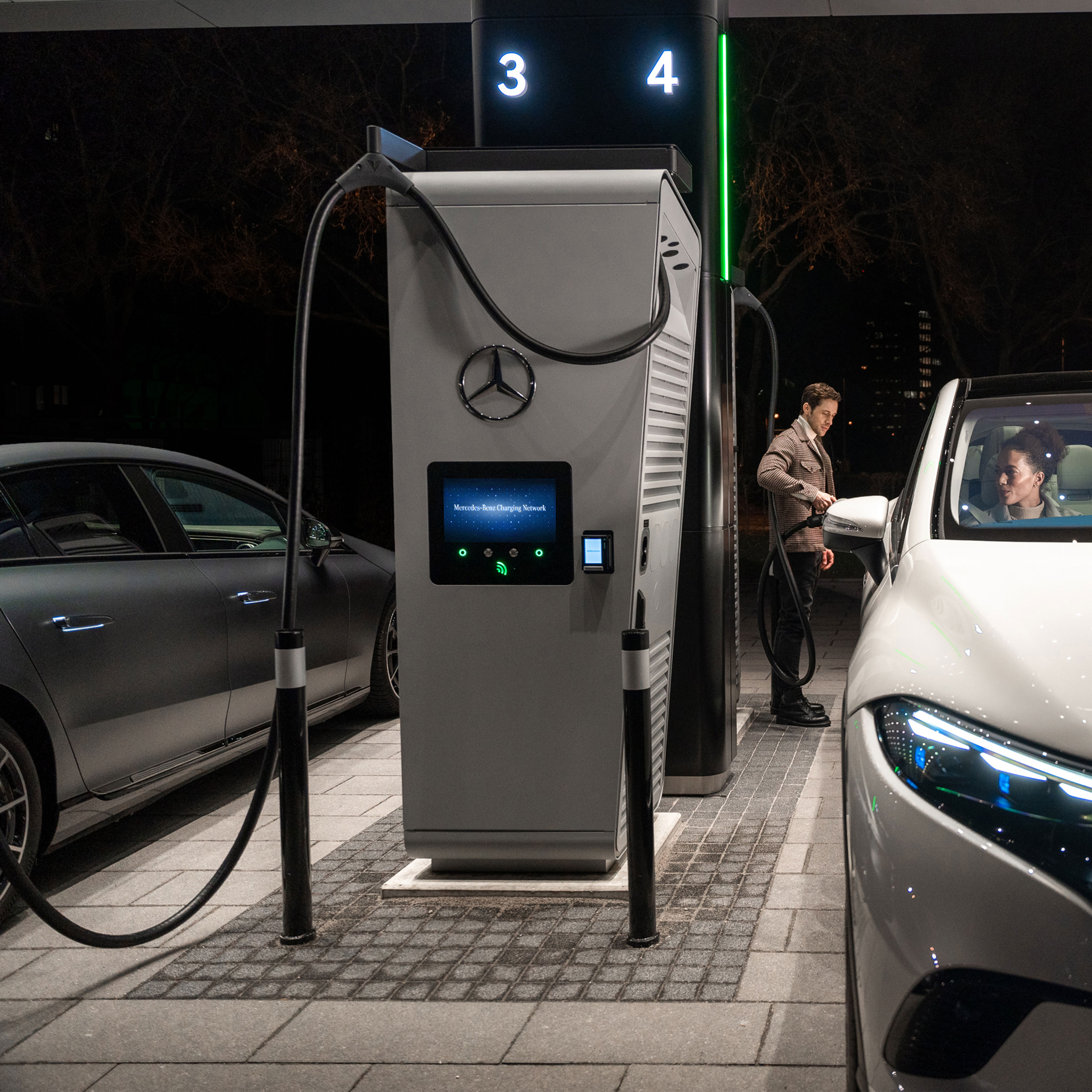 Recharge en déplacement | Mercedes-Benz Recharge en déplacement avec MB.CHARGE Public (anciennement connu sous le nom de Mercedes me Charge).