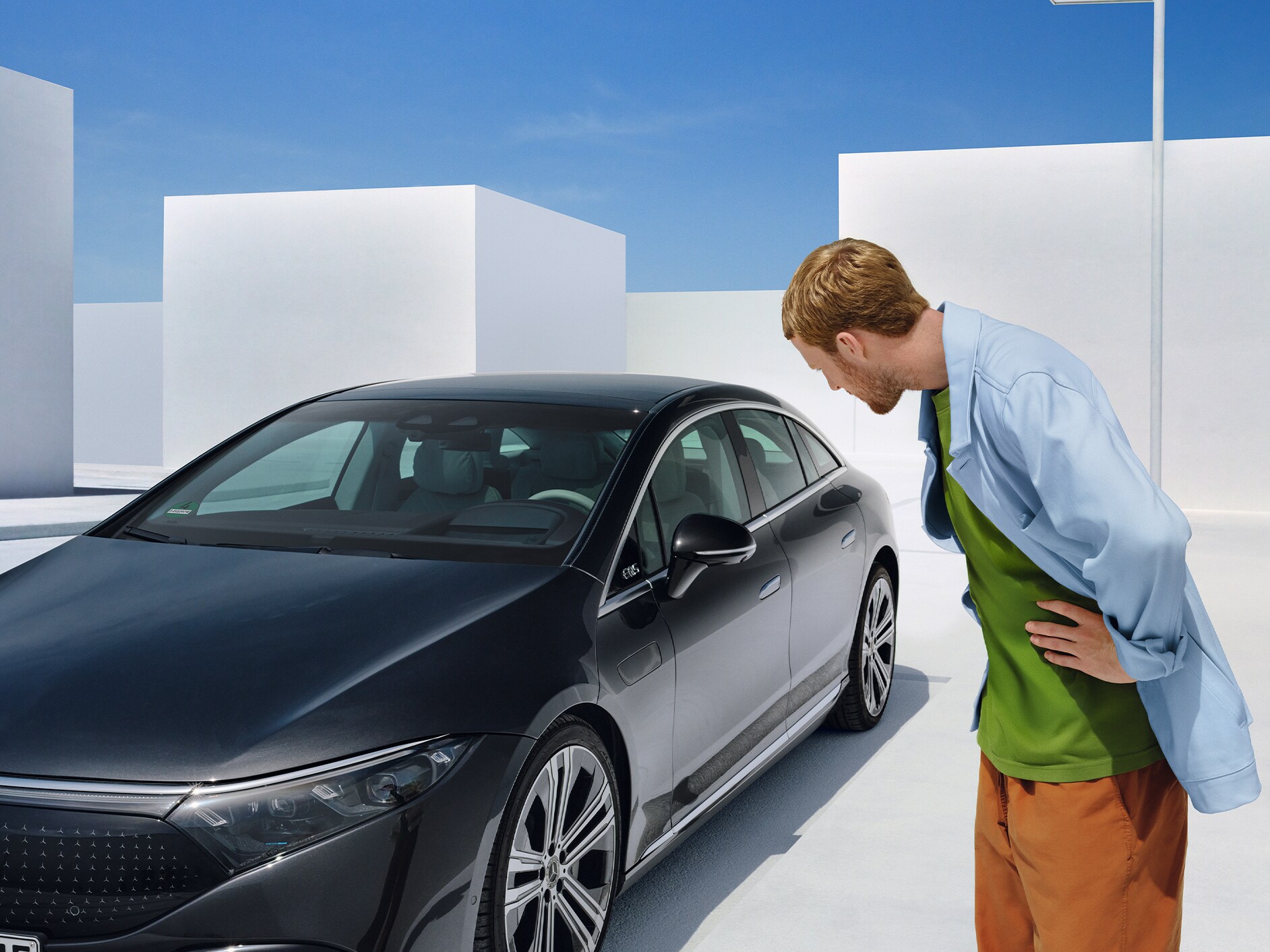 Aufgrund einer Panne wird im Fahrzeug wir der Notfallassistent aktiviert.