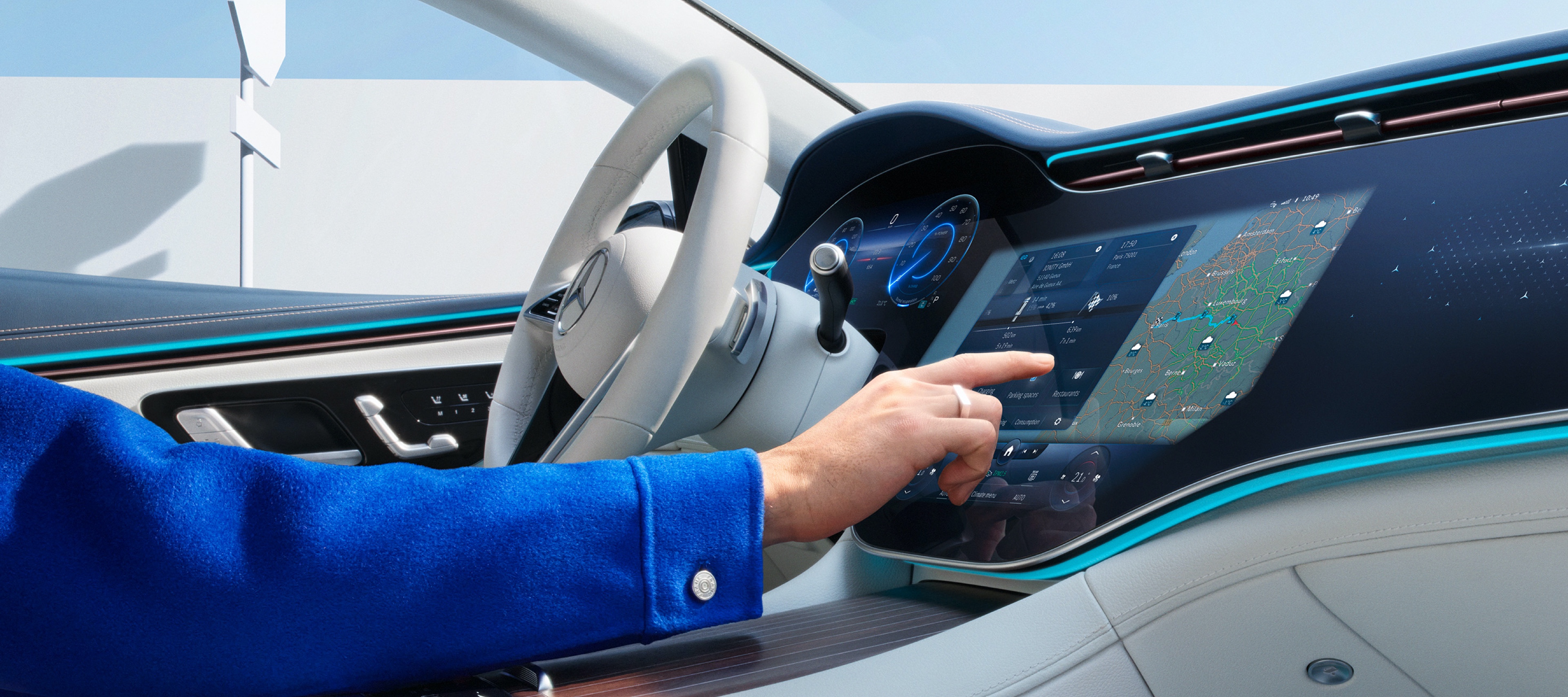 Navigation | Mercedes-Benz Auf dem MBUX Hyperscreen wird dank des Digitalen Extras Wetterkarte das Wetter am Zielort angezeigt.