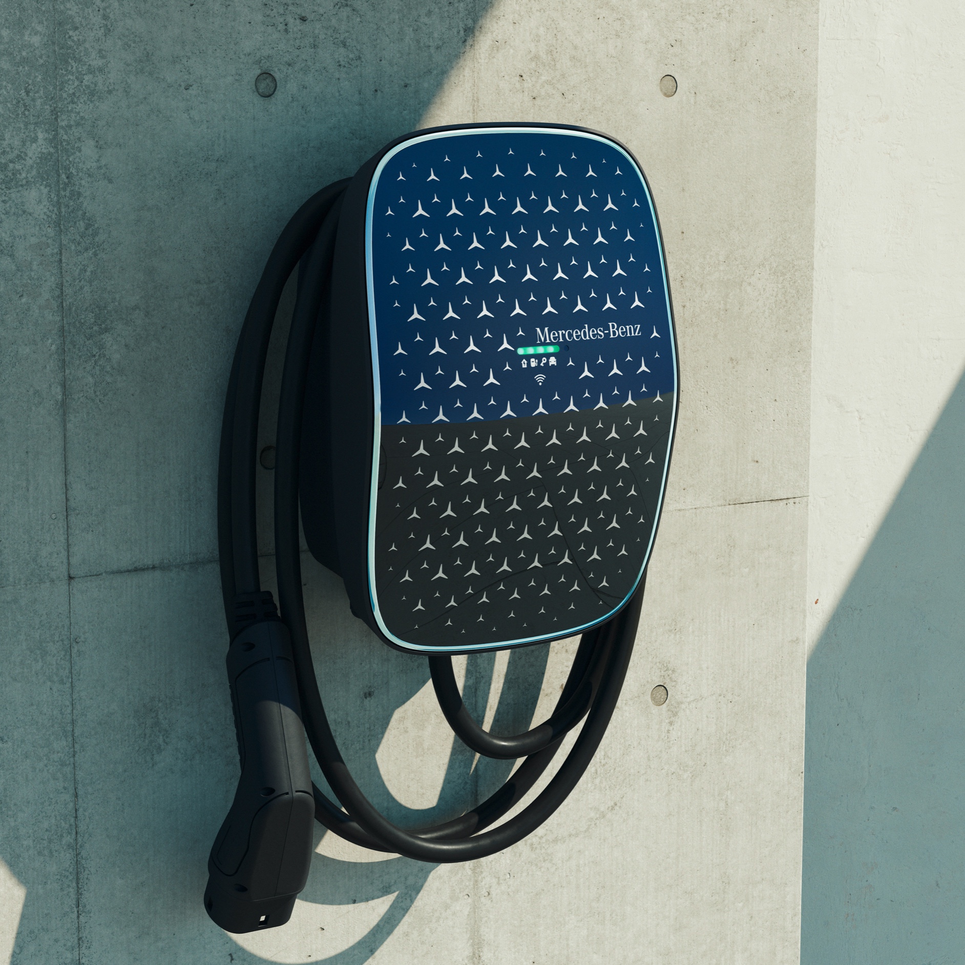 Mercedes-Benz Wallbox | Charge | Mercedes me An einer Wand ist die Mercedes-Benz Wallbox installiert.