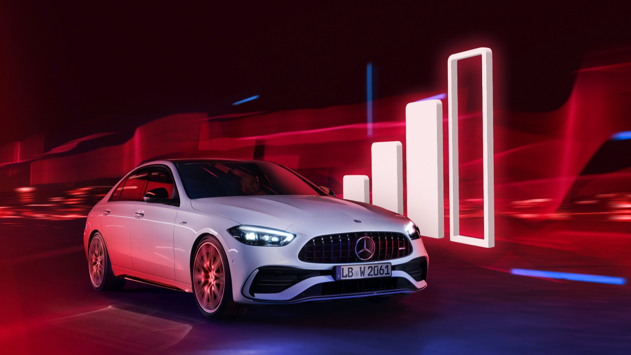 Volume de données confort | Divertissement | Mercedes me Une Mercedes-Benz passe devant une barre de réception.